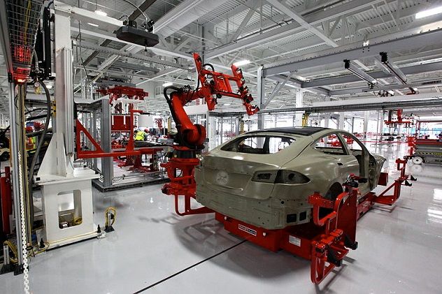 800px-Tesla_auto_bots