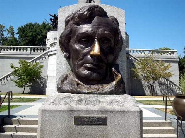 9_HonestAbesNose