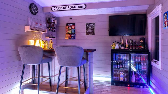Home tavern