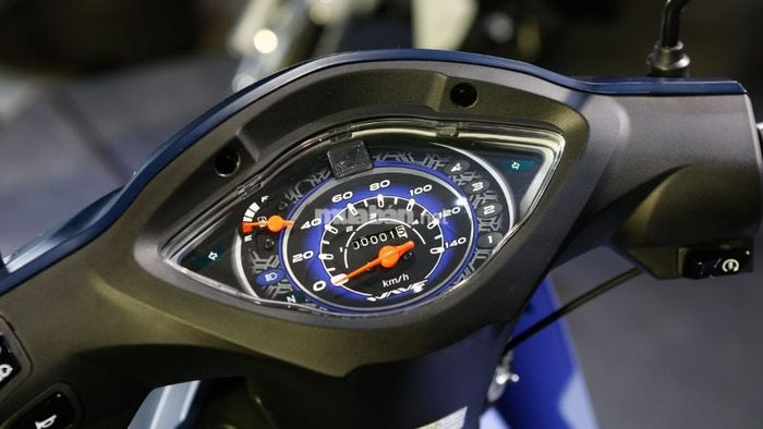 Đồng hồ cơ thiết kế tinh tế