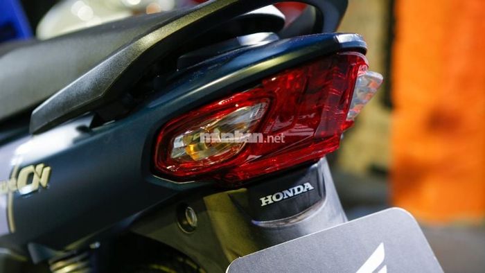 Wave Alpha 2025 vẫn duy trì hệ thống đèn Halogen