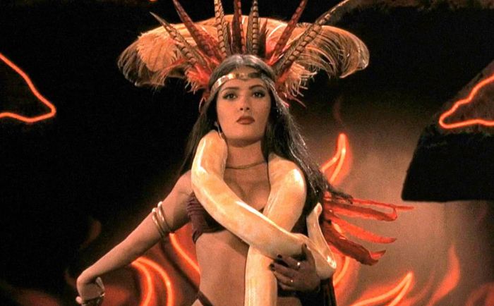 Salma Hayek trong From Dusk Till Dawn