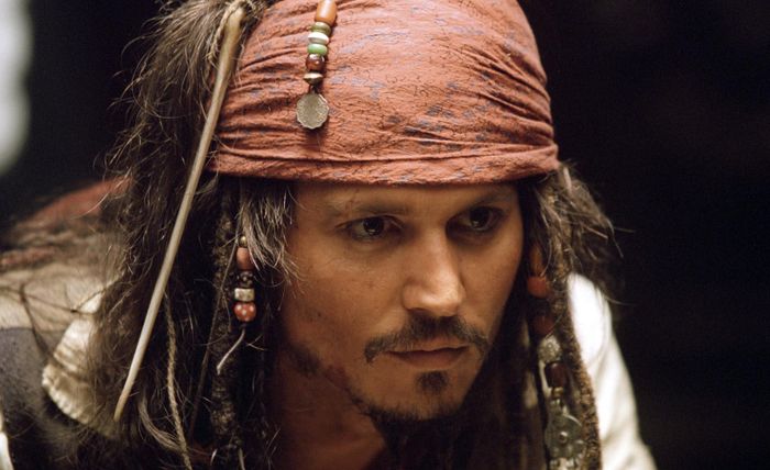 Johnny Depp trong Pirates of the Caribbean: Lời Nguyền Của Tàu Ngọc Trai Đen