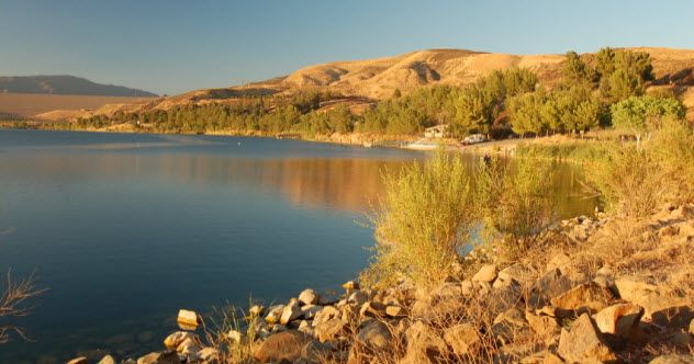 6-feature-castaic-lake_000043365866_Small
