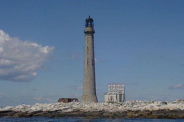 800px-Boon_Island_Lighthouse