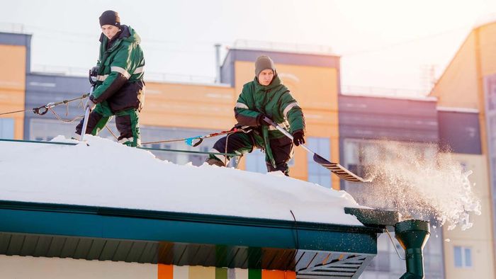 Effective Techniques for Safely Clearing Snow Off Your Roof