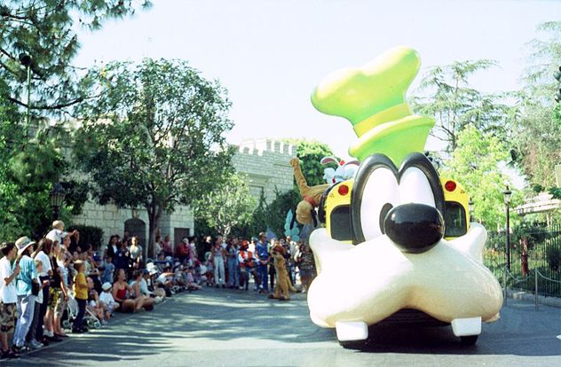 3- Disneyland