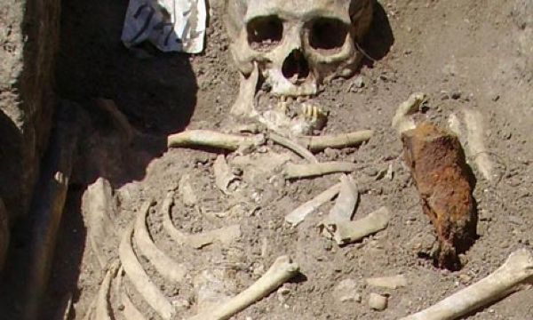 Vampire-Graves-Unearthed--008