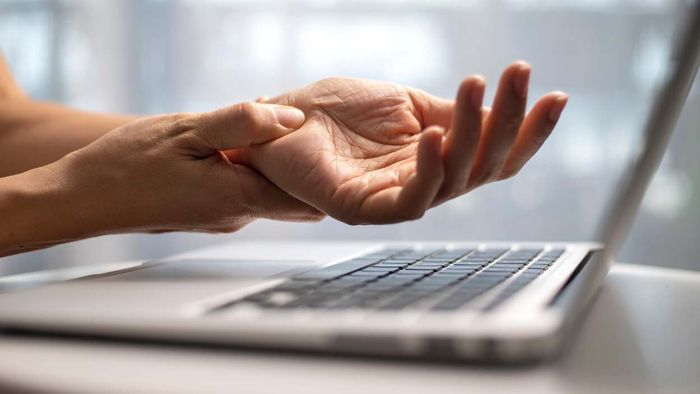 Alleviate wrist discomfort