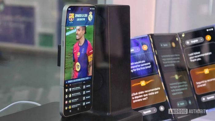 Samsung cũng giới thiệu Asymmetric Flip, điện thoại gập với thiết kế đầy sáng tạo và ấn tượng