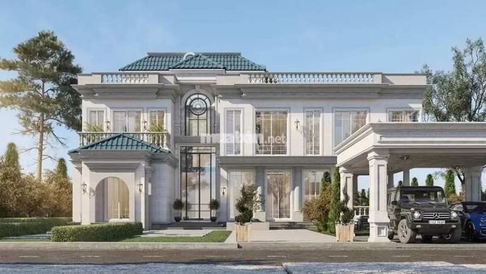 mặt tiền đồ sộ, họa tiết tinh tế và hệ thống cột trụ kiên cố