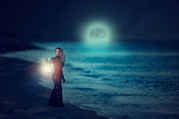 understanding the meaning of the moon tarot card