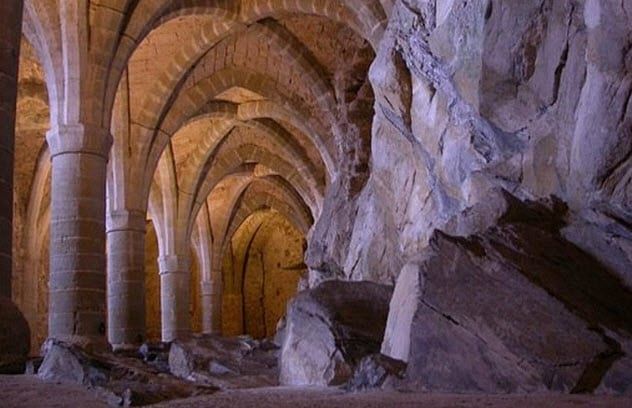 2-chillon-castle-dungeons