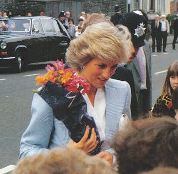 Princess_diana_bristol_1987_02