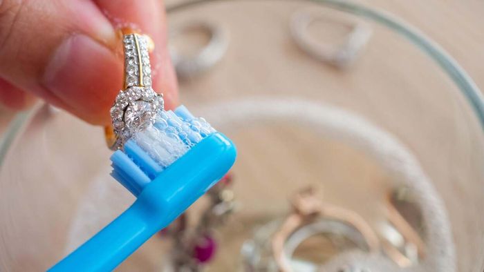 Restore the sparkle to your jewelry