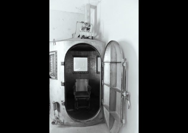 3-gas-chamber-467923736