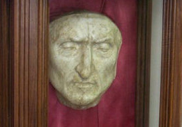 Dante's death mask cropped