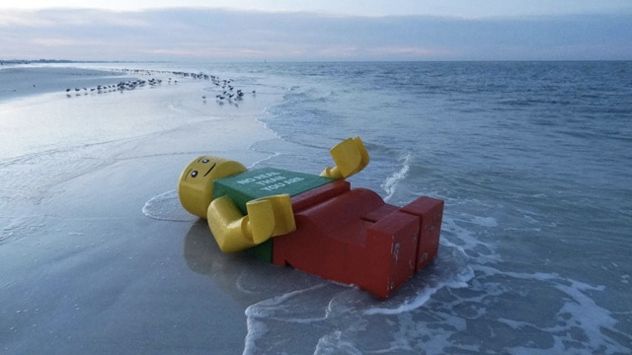 10 Strange and Unusual Items Found on Beaches - Mytour