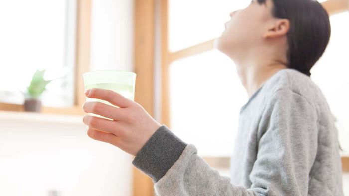 Relieve a sore throat by gargling