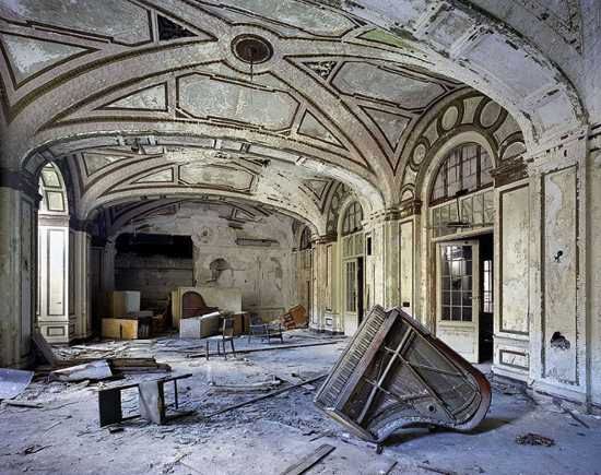 Ruins-Of-Detroit Marchand-And-Meffre 18