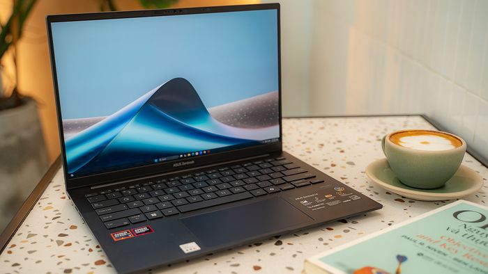 Zenbook A14 sở hữu thời lượng pin ấn tượng, lên đến 28 giờ xem video trực tuyến.