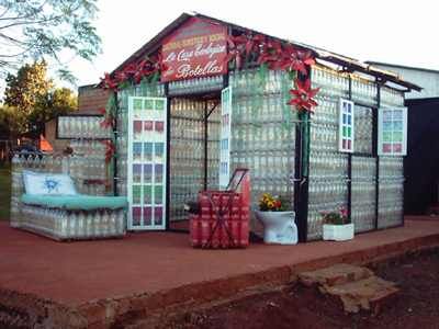 House-Entirely-Made-Of-Plastic-Bottles-1