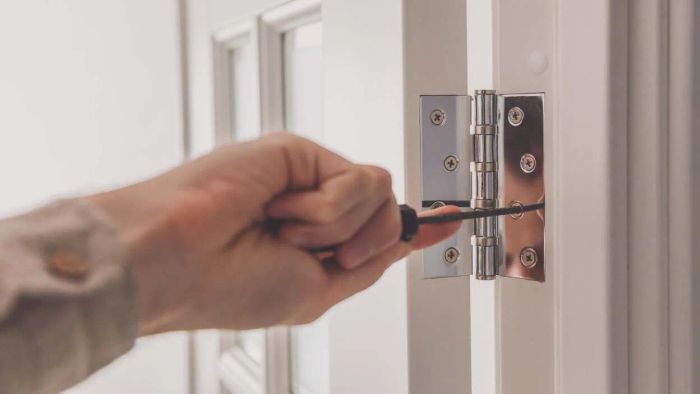 Fix stripped screws using rubber bands
