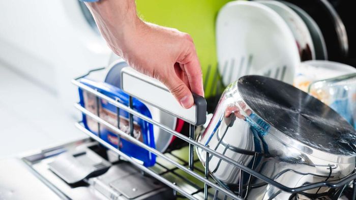8 Items to Avoid Placing in Your Dishwasher