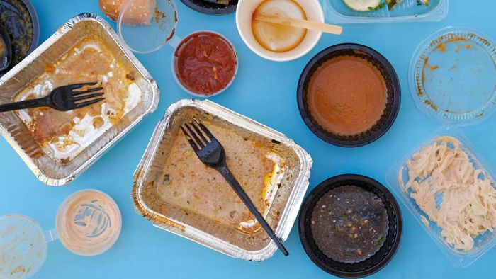Avoid placing thin plastic containers in the dishwasher
