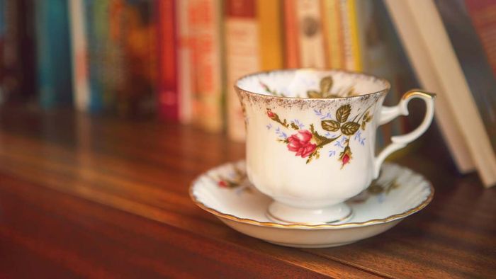 Avoid placing china, hand-painted glassware, or crystal in the dishwasher
