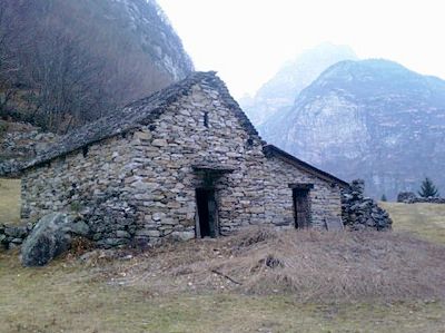 24200746122613Jp-Stone-Hut.Jpg