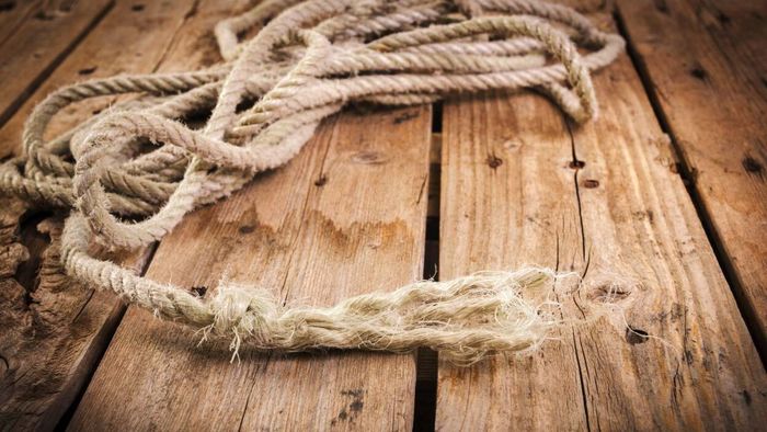 Keep a rope from fraying
