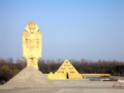 Egyptian House, Off Delaney, Gurnee 1