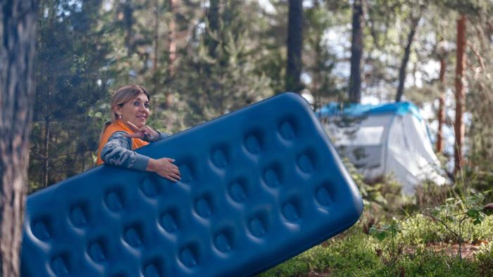 Find Leaks in Your Air Mattress with Simple Tools: Dish Soap and a Garden Hose