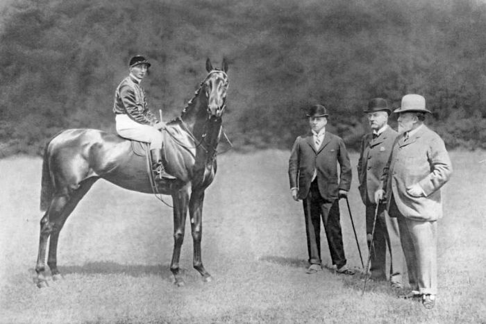 Minoru, a renowned racehorse from the early 20th century, alongside his owner King Edward VII.