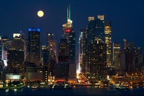 The super moon ascends above the Manhattan skyline.