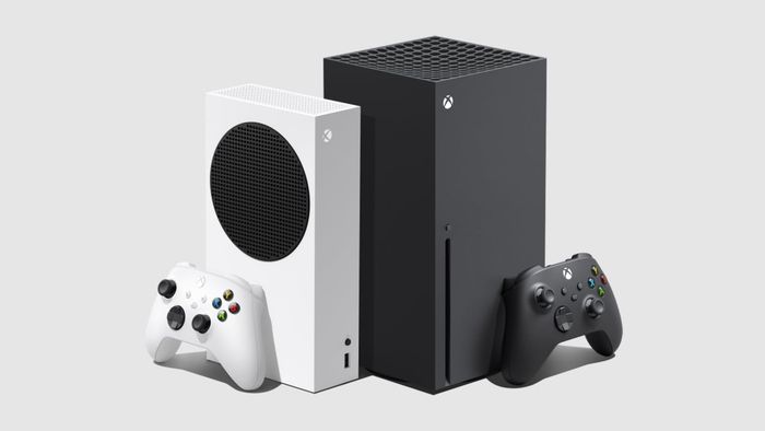 A side-by-side comparison of the Xbox Series S and Xbox Series X