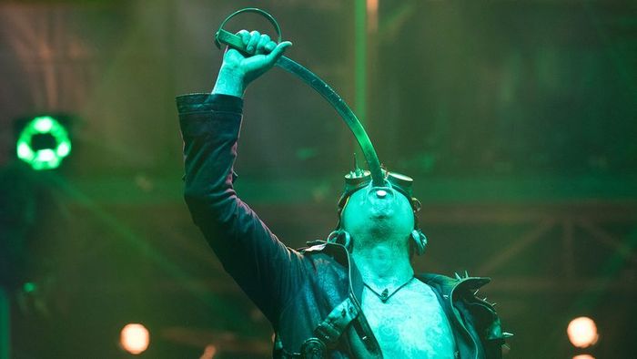 the art of sword swallowing
