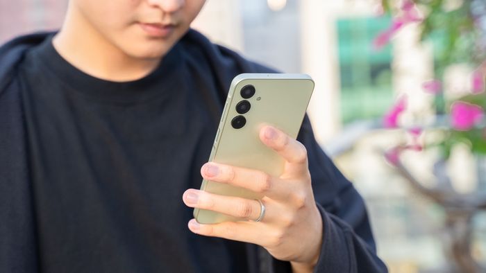 Galaxy M16 5G, một mẫu điện thoại giá rẻ, được Samsung cam kết hỗ trợ tới sáu bản cập nhật hệ điều hành