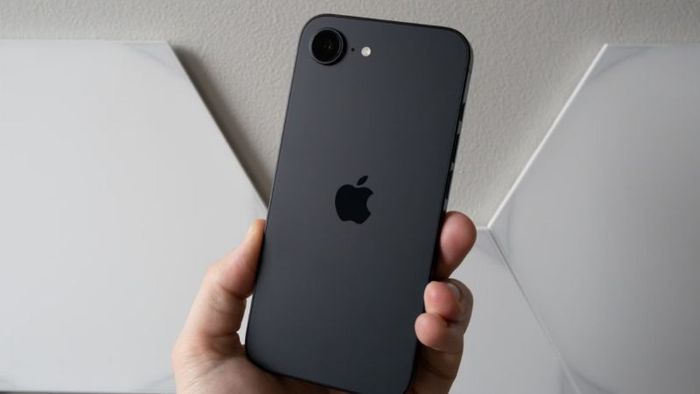 iPhone 16e