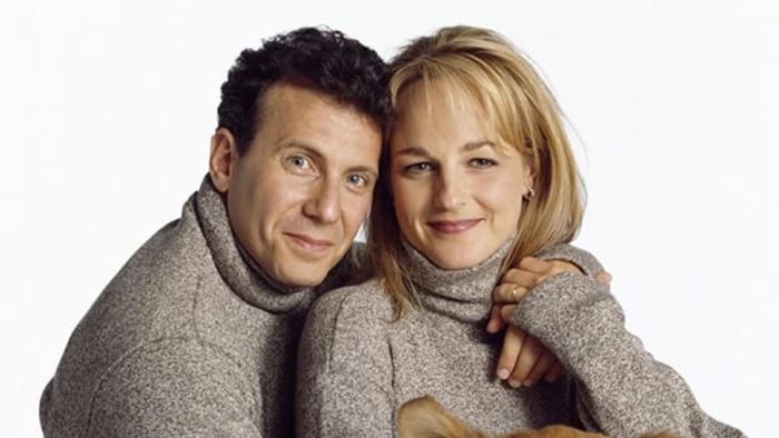Paul Reiser, Helen Hunt, and Maui in 'Mad About You'