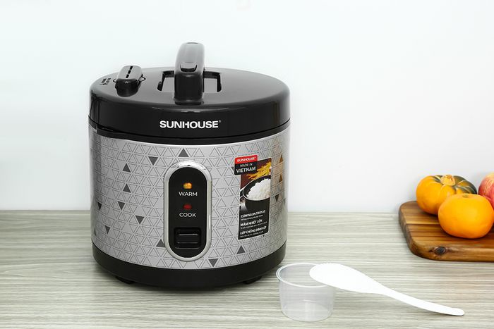 Nồi cơm nắp gài Sunhouse 1.8 lít SHD8630 - Thiết kế