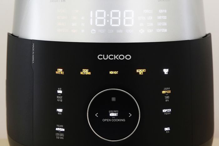 Nồi cơm áp suất cao tần Cuckoo 1.08 lít CRP-LHTR0609F/BKSIVNCV - Bảng điều khiển