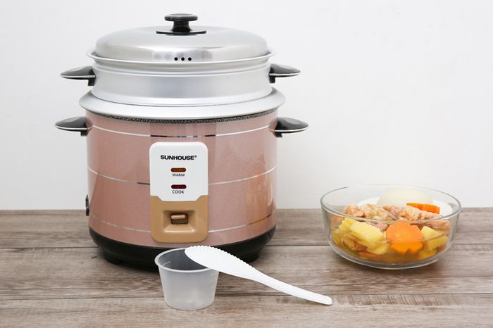 Thiết kế đơn giản, gọn nhẹ, màu tím nhạt quý phái - Nồi cơm nắp rời Sunhouse 1.8 lít SHD8125