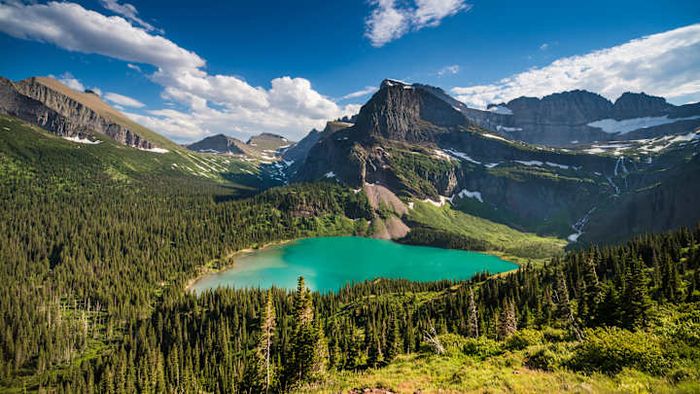 The Stunning Grinnell Lake in Glacier National Park