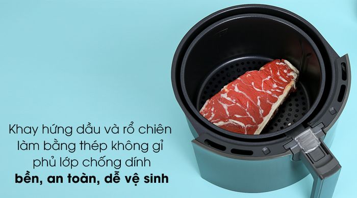 Nồi chiên không dầu Electrolux E6AF1-220K 3 lít - Khay hứng dầu và rổ chiên làm bằng thép không gỉ chống dínhNồi chiên không dầu Electrolux E6AF1-220K 3 lít - Khay hứng dầu và rổ chiên làm bằng thép không gỉ chống dính