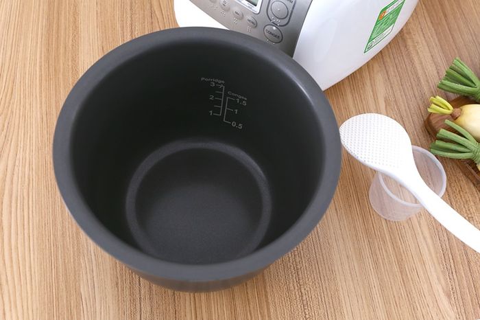 Nồi cơm điện tử Toshiba 1.8 lít RC-18NMFVN(WT)
