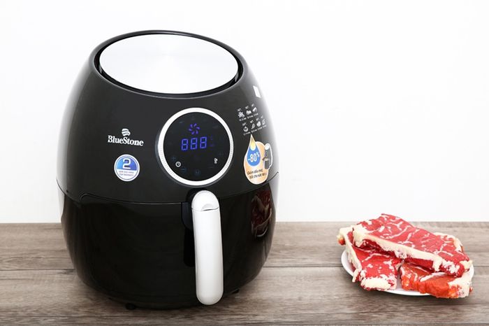 Thiết kế màu đen sang trọng, nặng 6.8 kg - Nồi chiên không dầu Bluestone AFB-5876 5 lít