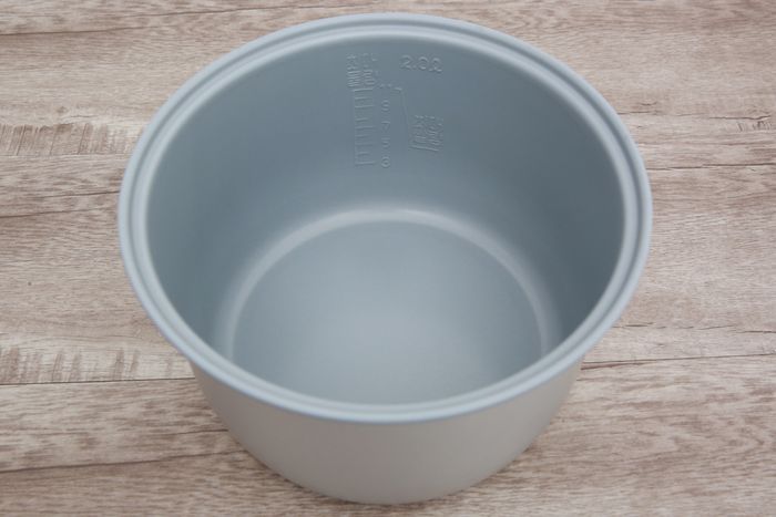 Lòng nồi bằng hợp kim nhôm tráng men chống dính dày chắc - Nồi cơm điện Cuckoo 2 lít CR-1122