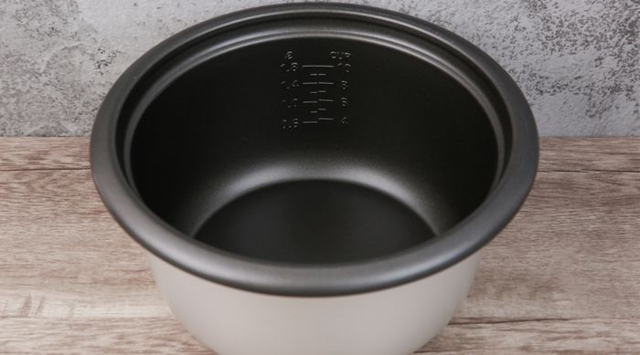 Lòng nồi chống dính dày bền - Nồi cơm nắp rời Delites 1.8 lít RC-10W003